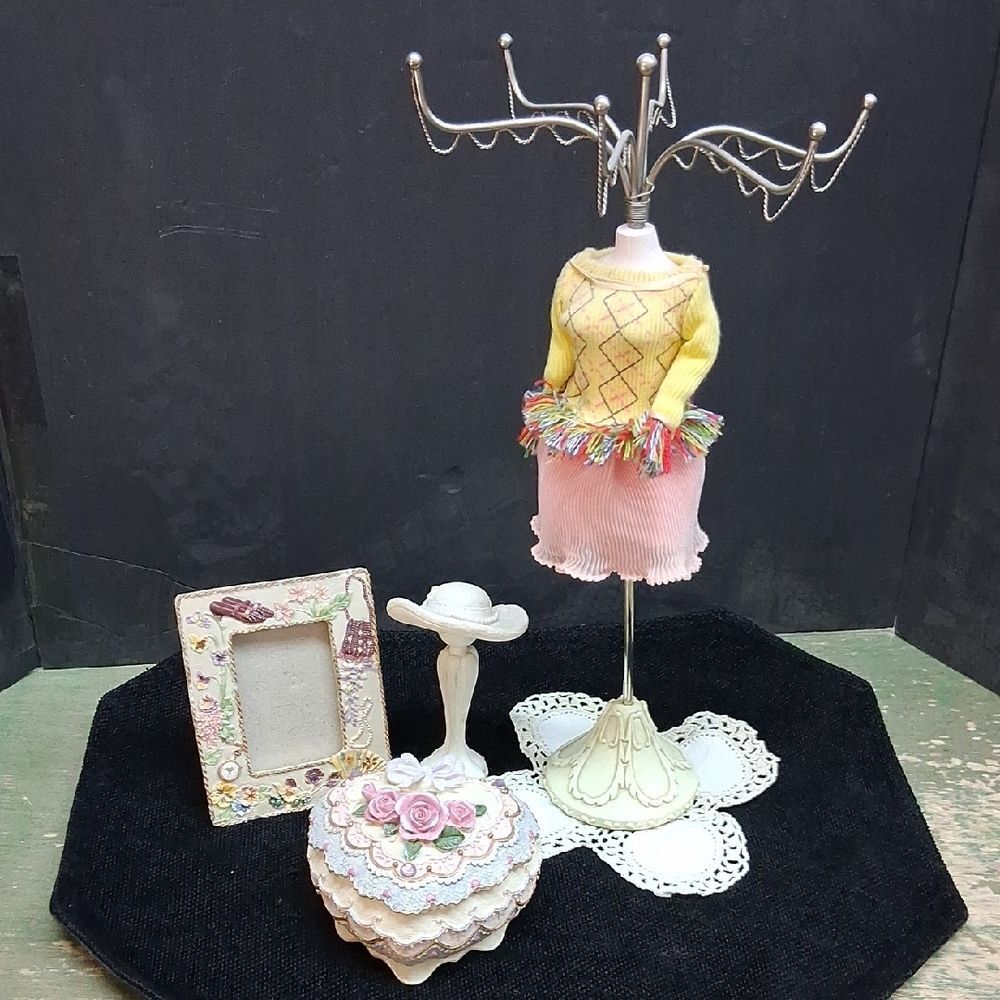 5 Pc Victorian Lovlieness.